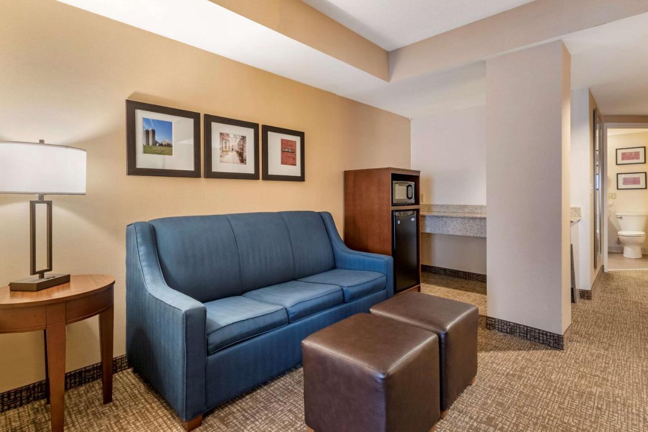 Comfort Suites Downtown Carlisle Esterno foto