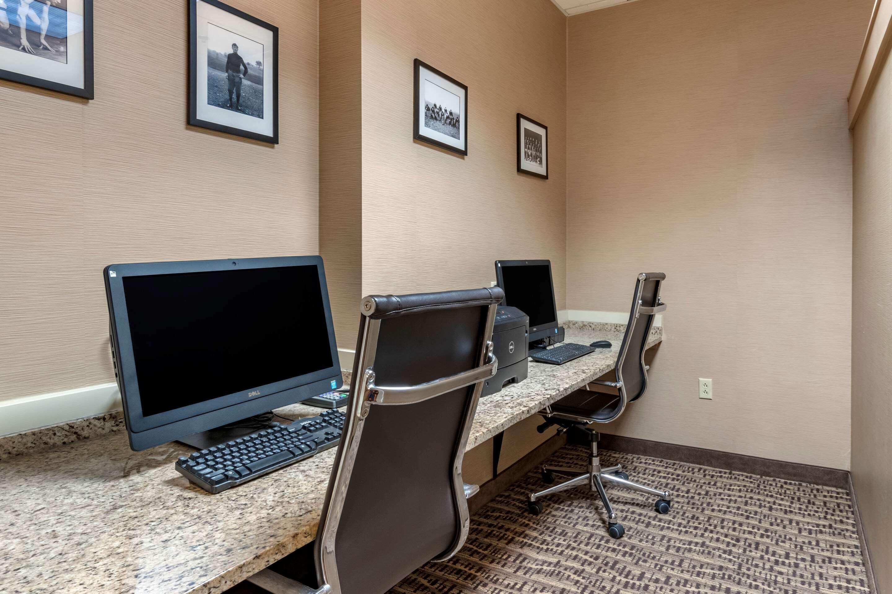 Comfort Suites Downtown Carlisle Esterno foto