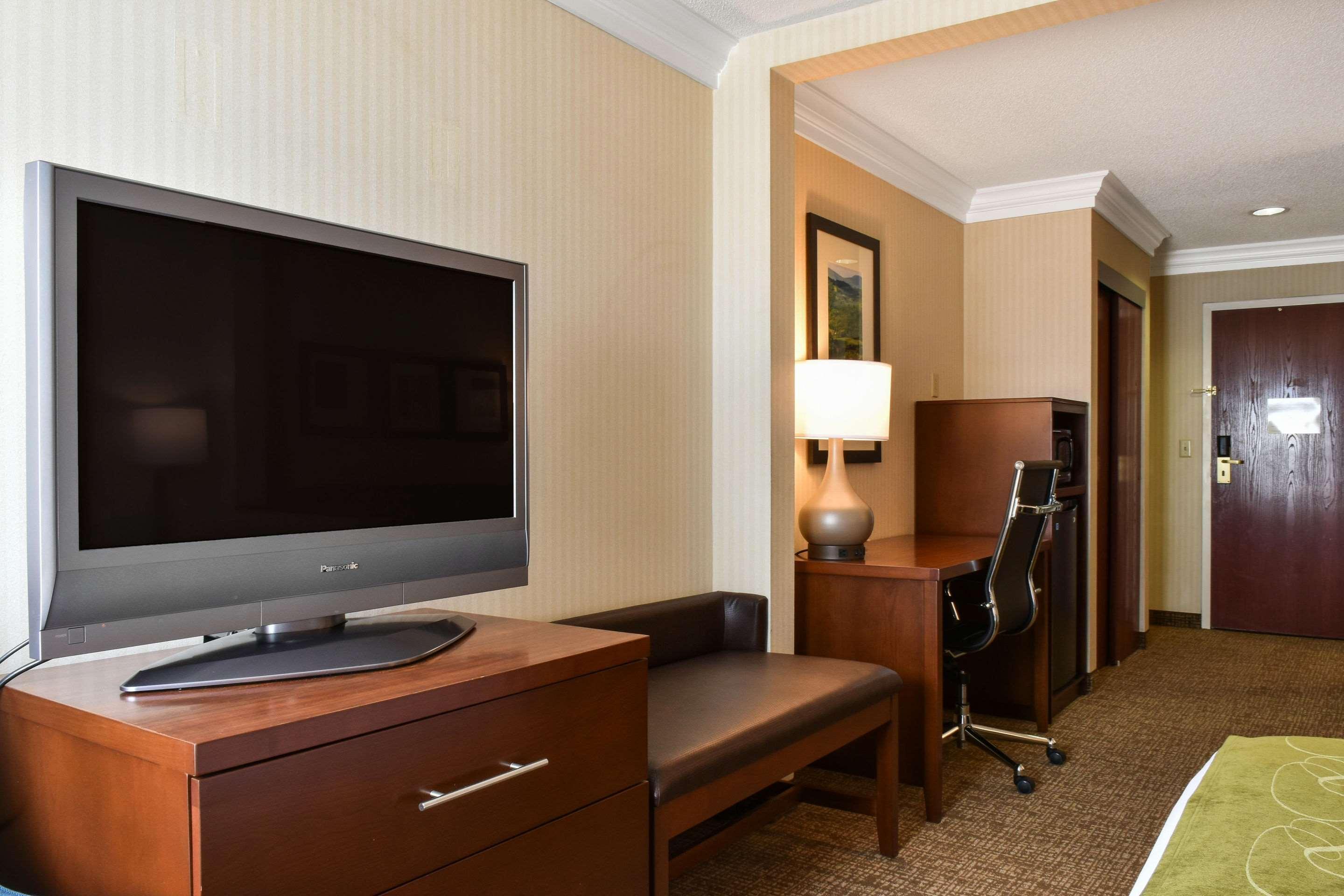 Comfort Suites Downtown Carlisle Esterno foto