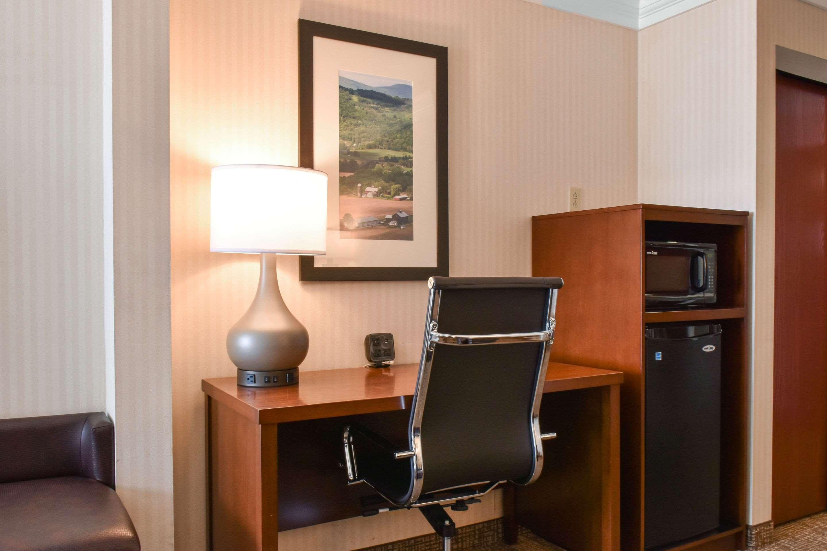 Comfort Suites Downtown Carlisle Esterno foto